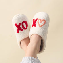 Load image into Gallery viewer, Fuzzy Slippers - XOXO - S/M
